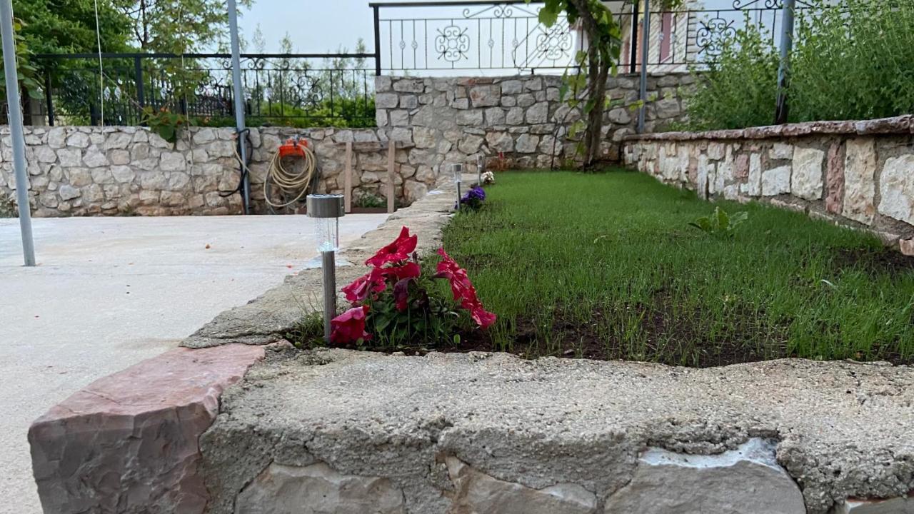 Studios&Apartment Niko Luka Ksamil Exterior photo